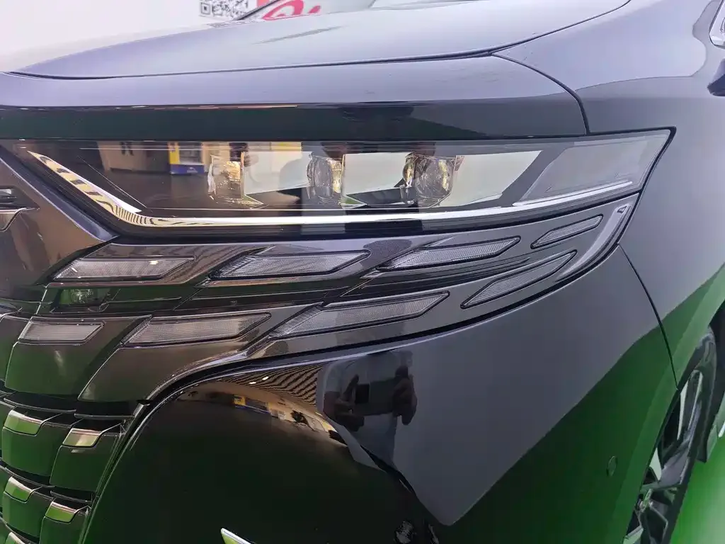 Toyota Alphard — фото 3
