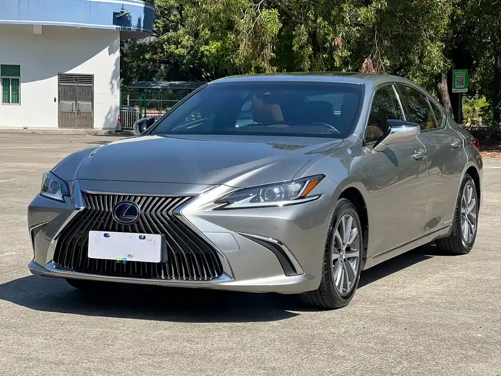 Lexus ES — фото 1
