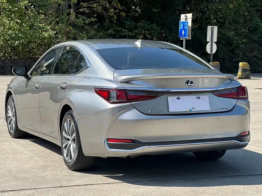 Lexus ES — фото 8