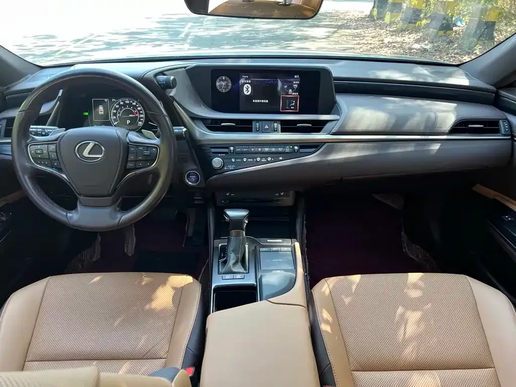 Lexus ES — фото 10