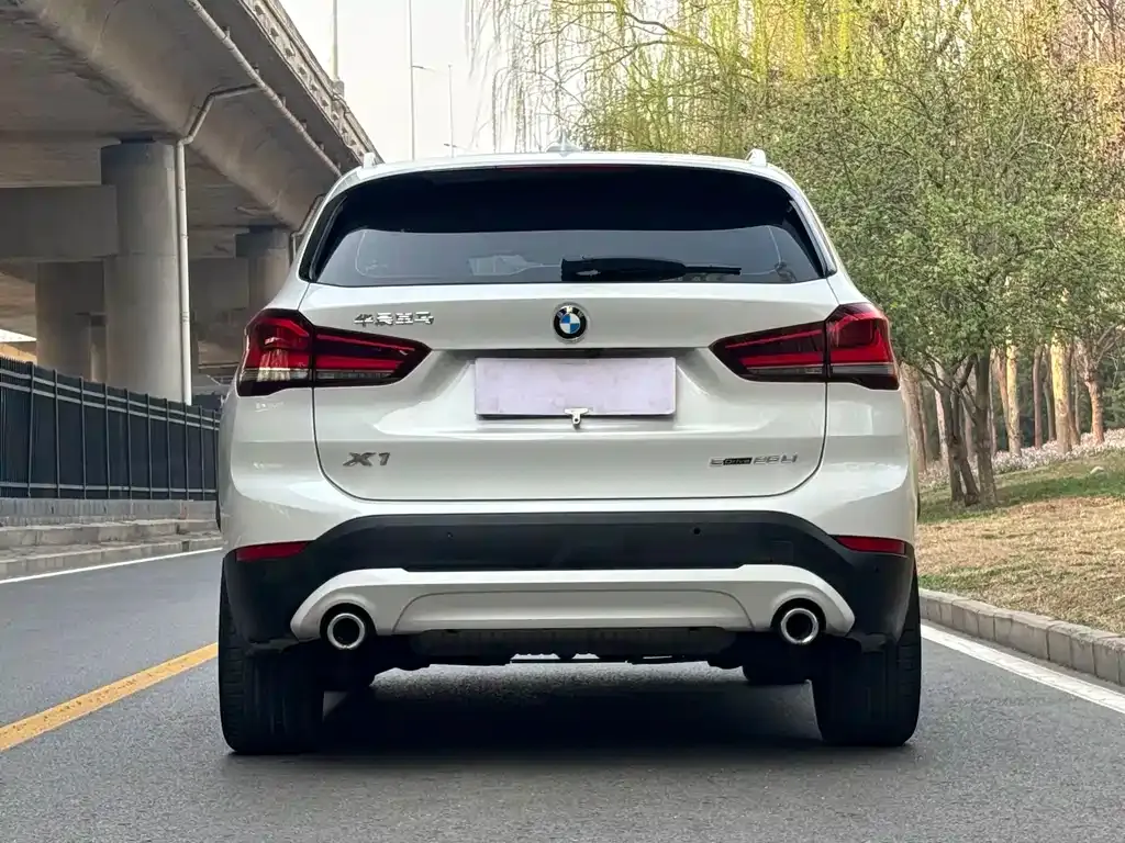 BMW X1 — фото 9