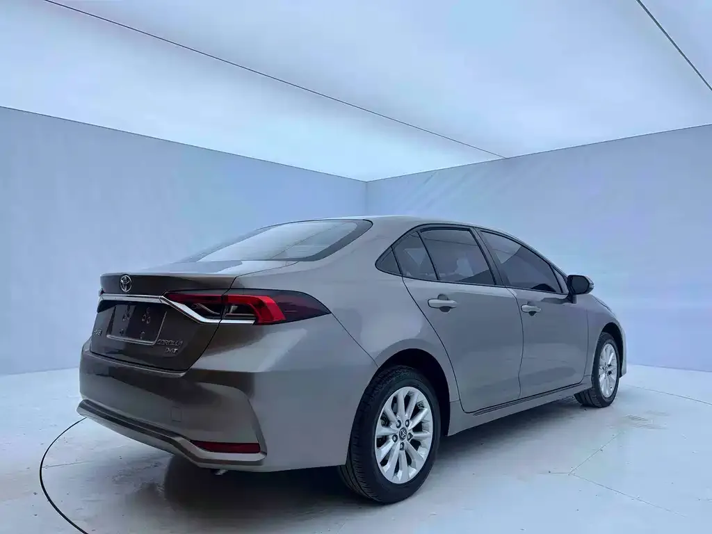 Toyota Corolla — фото 2