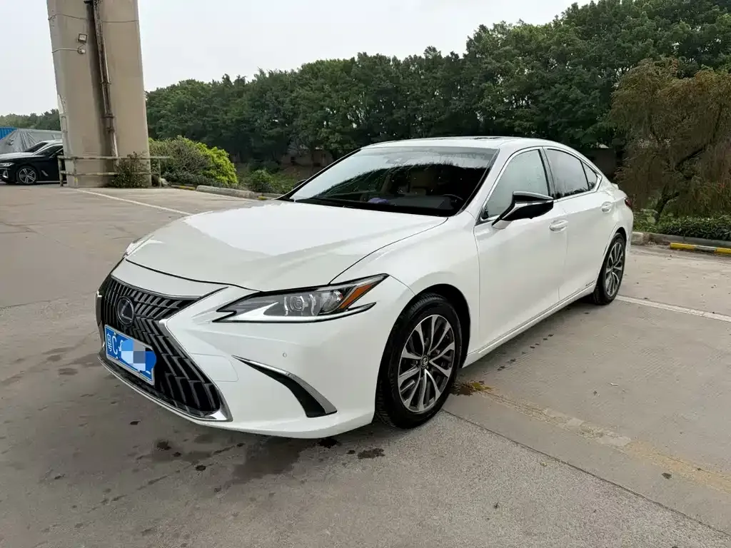 Lexus ES — фото 1