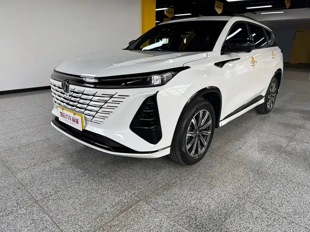 Changan CS75PLUS — фото 1