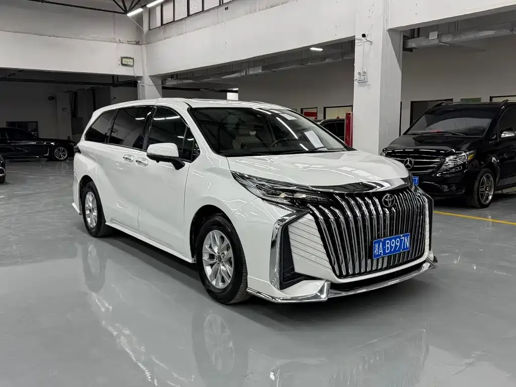 Toyota Granvia — фото 9