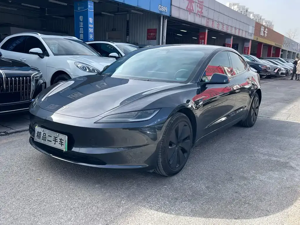 Tesla Model 3 — фото 1