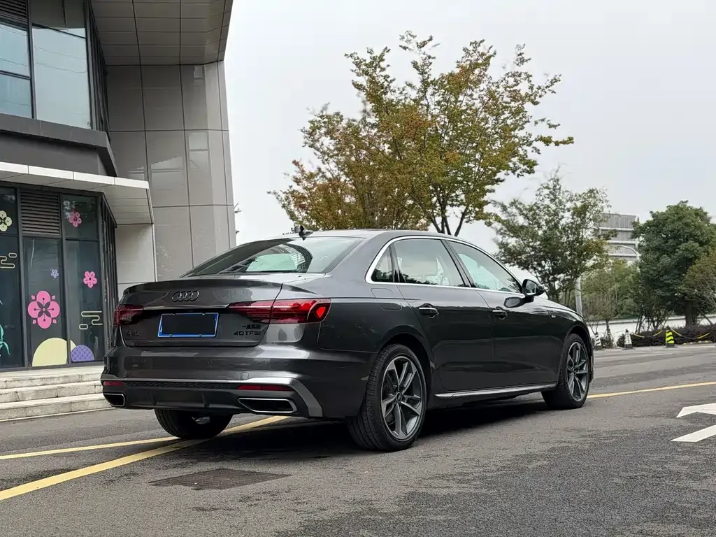 Audi A4L 2023 из CN, фото 3