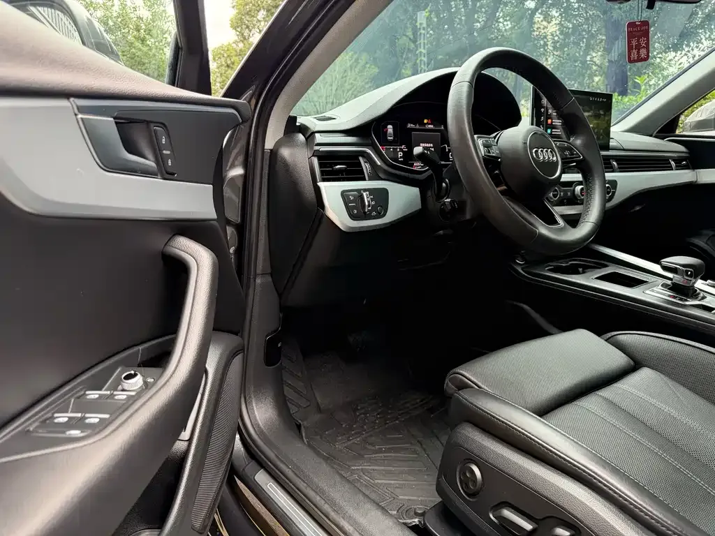 Audi A4L 2023 из CN, фото 10