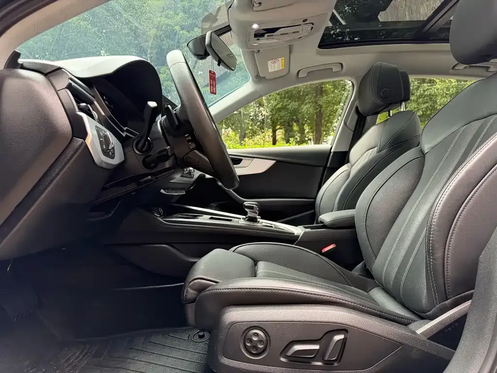 Audi A4L 2023 из CN, фото 4