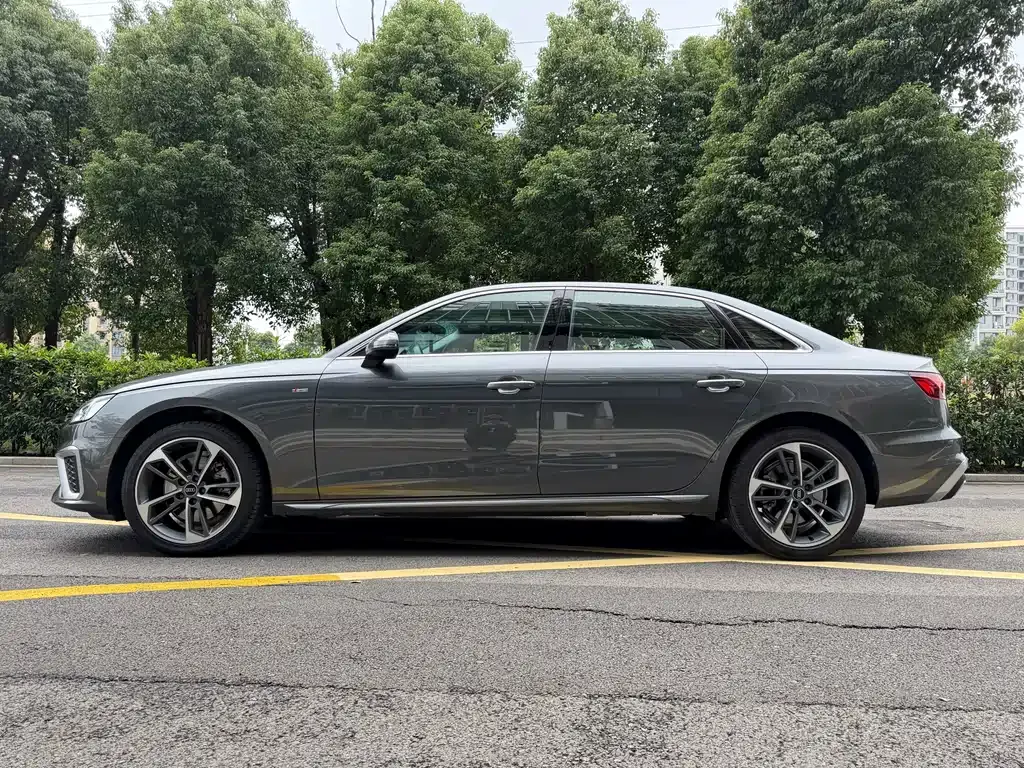 Audi A4L 2023 из CN, фото 9