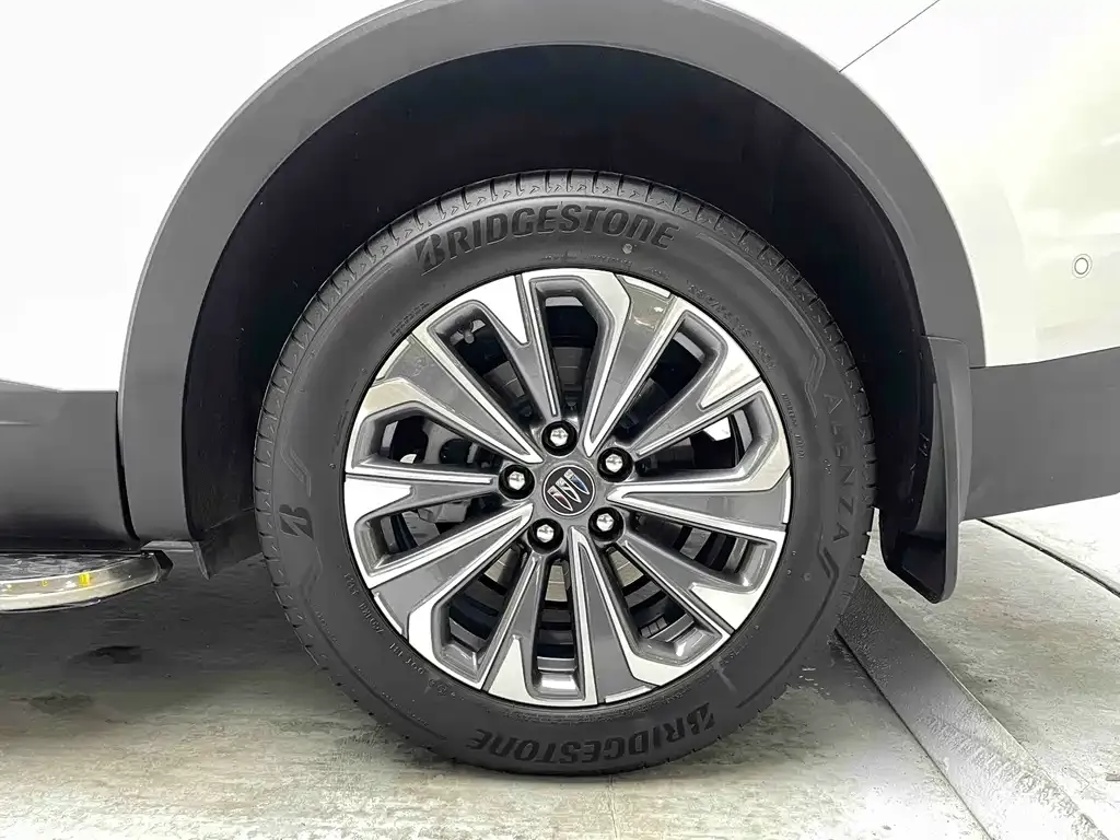 Buick Envision Plus — фото 7