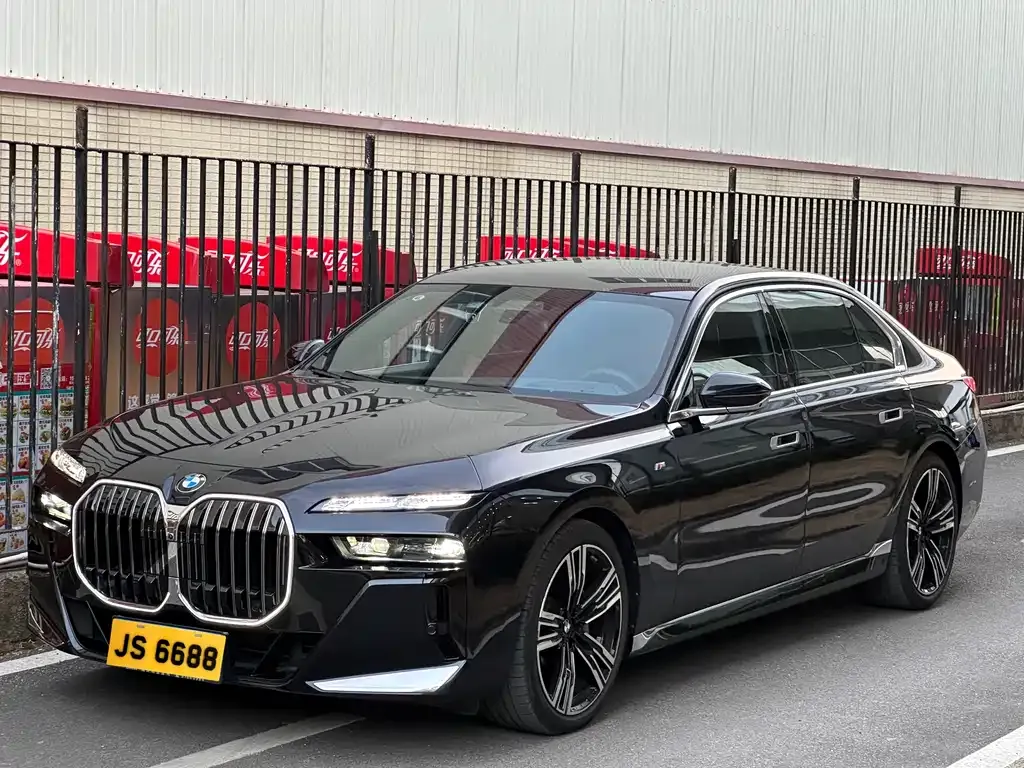 BMW 7 Series — фото 1
