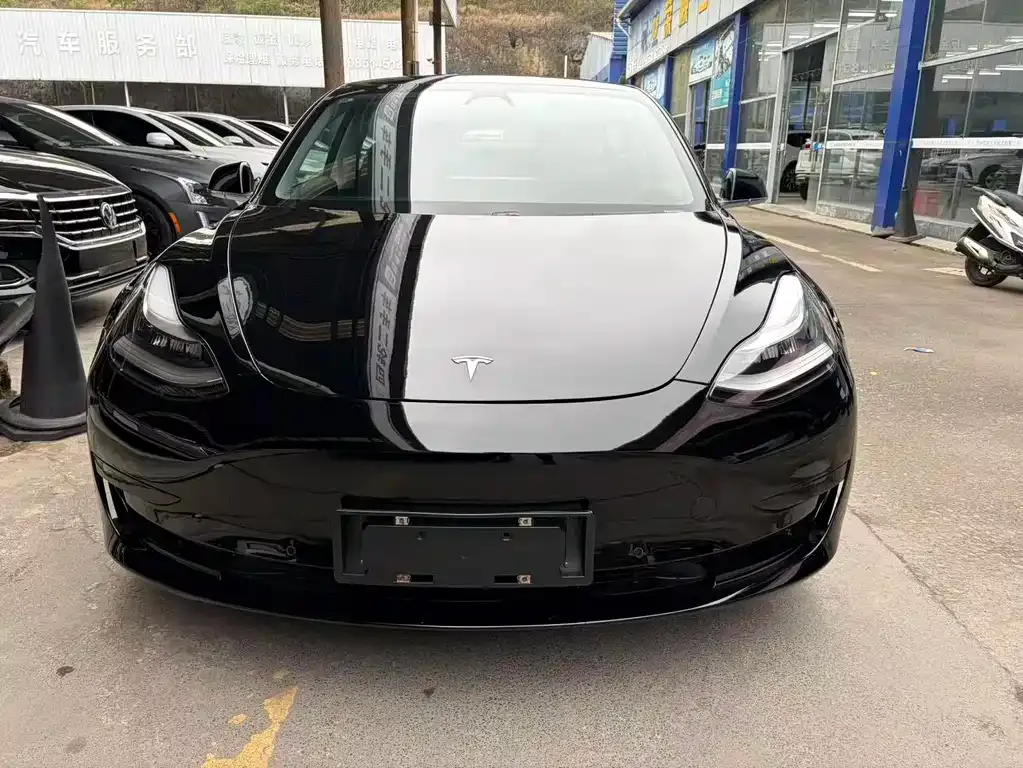 Tesla Model 3 — фото 10
