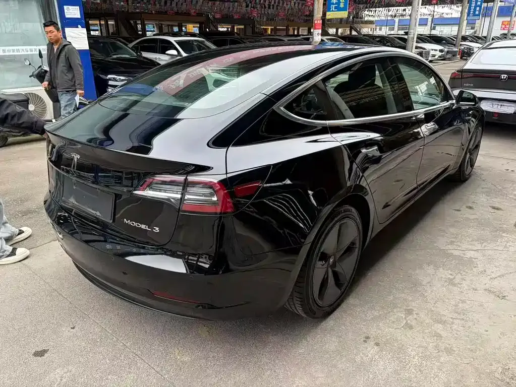 Tesla Model 3 — фото 7