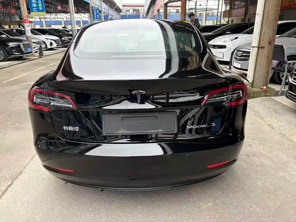 Tesla Model 3 — фото 9