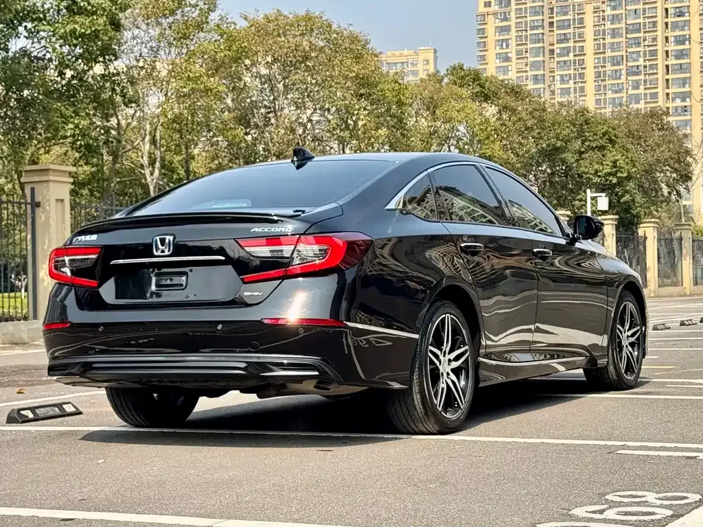 Honda Accord — фото 8