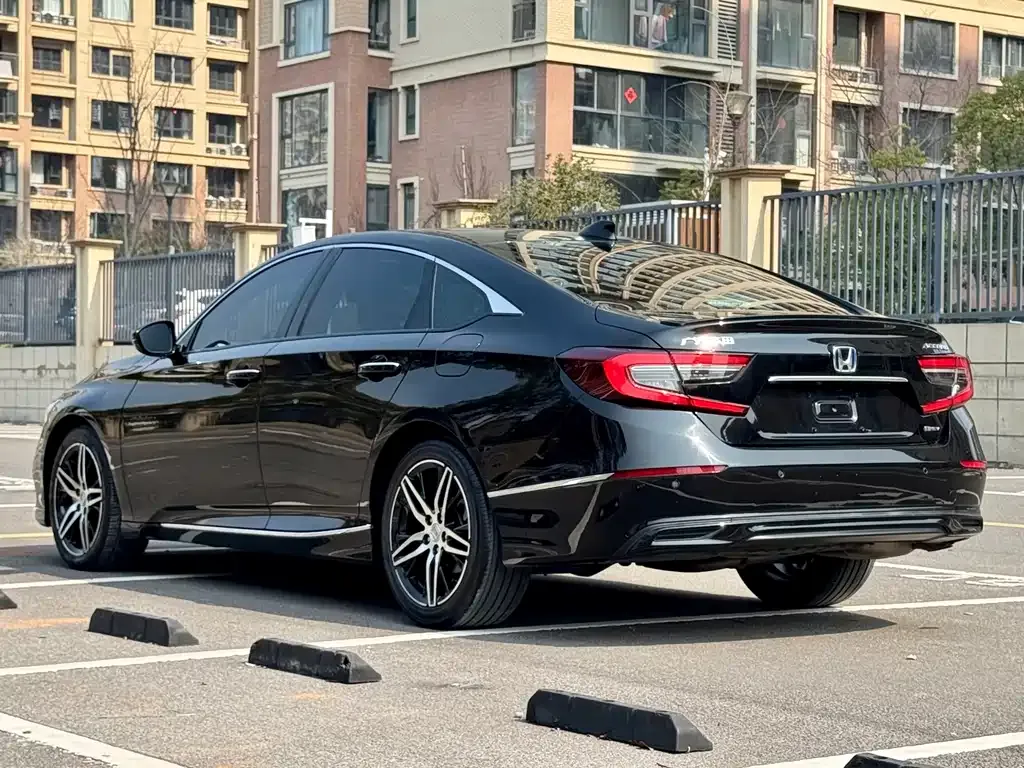 Honda Accord — фото 10