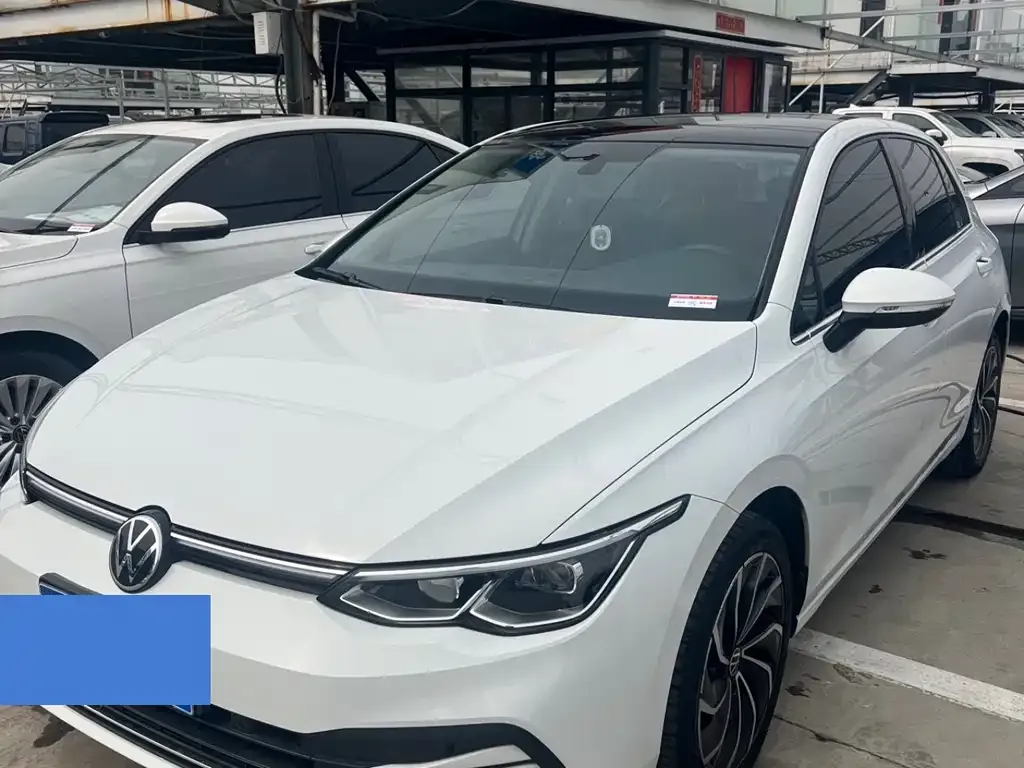 Volkswagen Golf 2023 из CN, фото 1