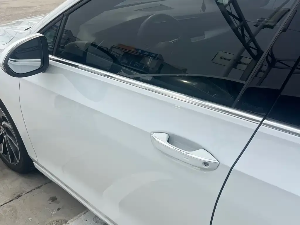 Volkswagen Golf 2023 из CN, фото 2
