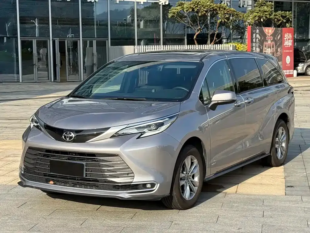 Toyota Sienna 2025 из CN, фото 1