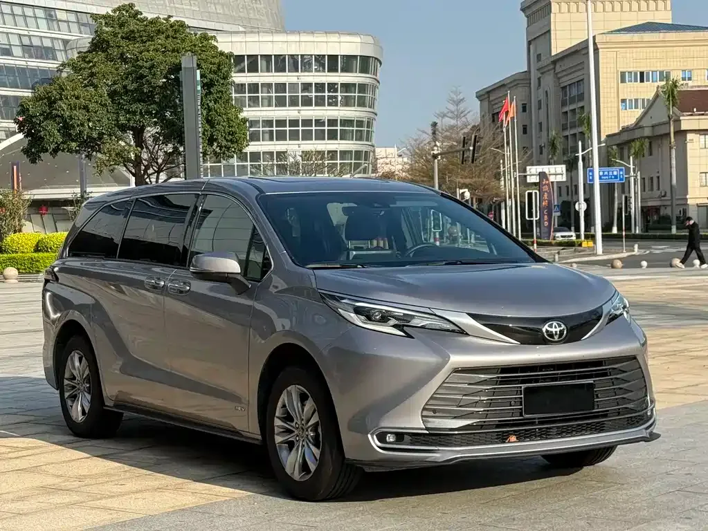 Toyota Sienna 2025 из CN, фото 8
