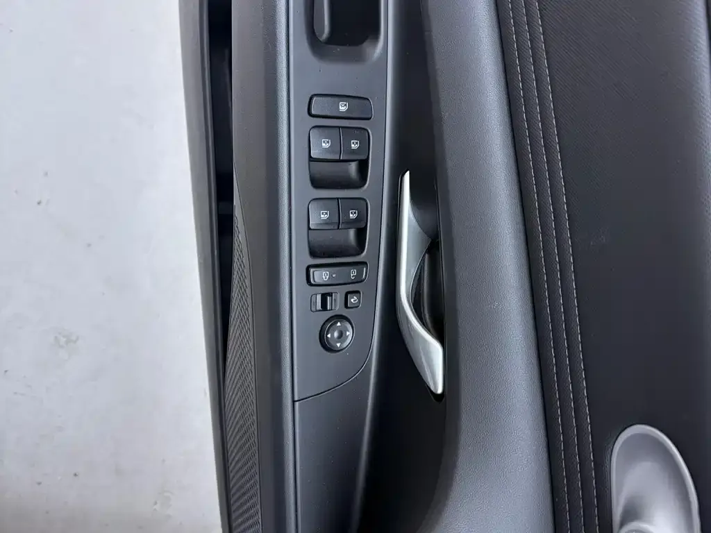 Hyundai Elantra 2023 из CN, фото 4