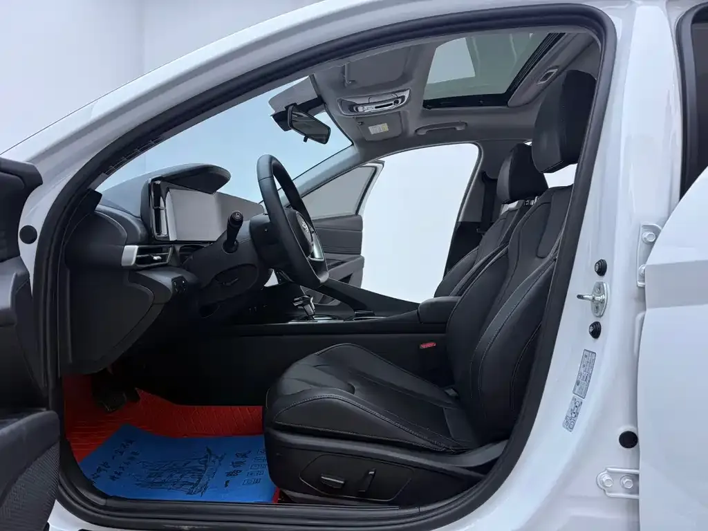 Hyundai Elantra 2023 из CN, фото 7