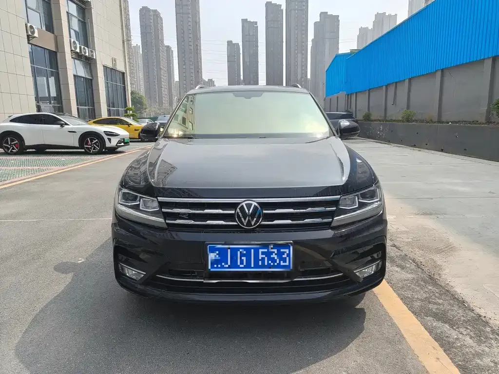 Volkswagen Tiguan L — фото 8