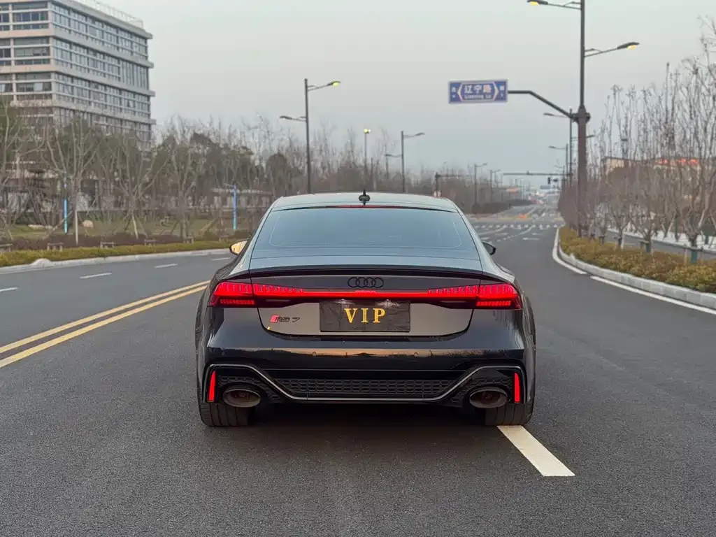 Audi RS 7 2024 из CN, фото 4