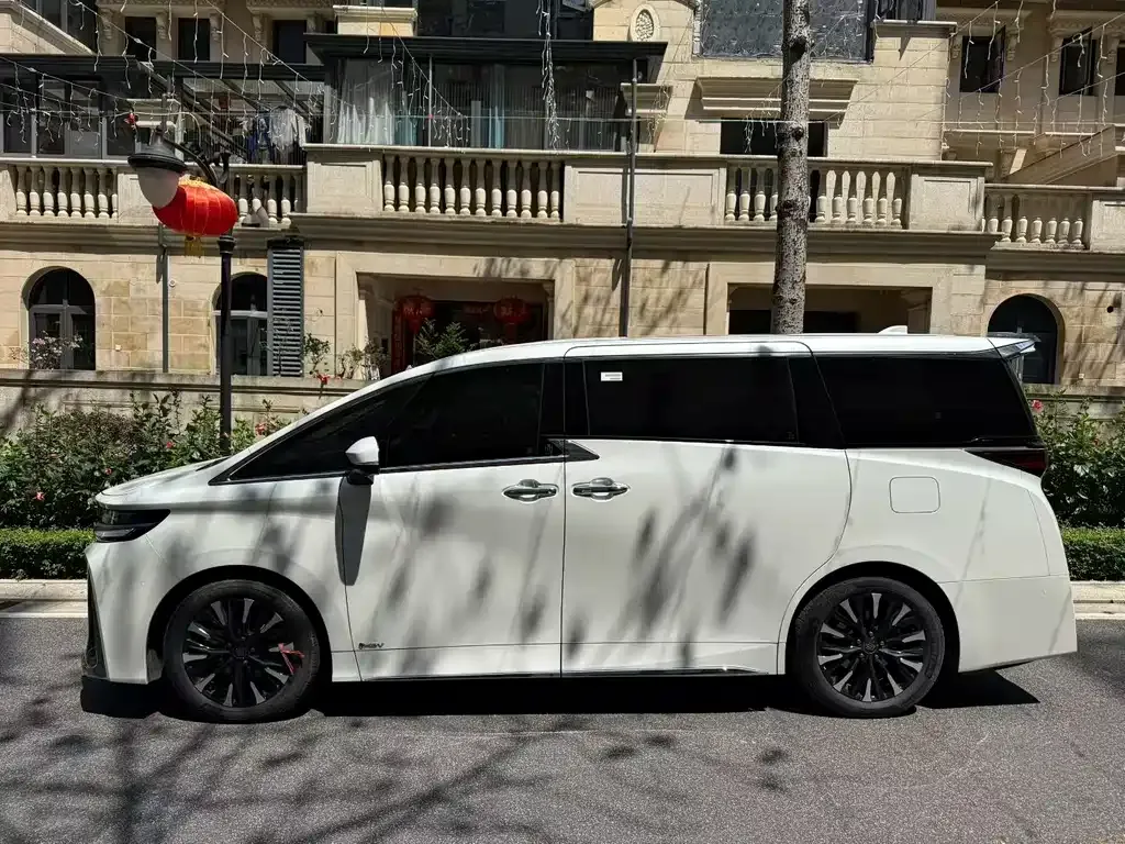 Toyota Vellfire — фото 3