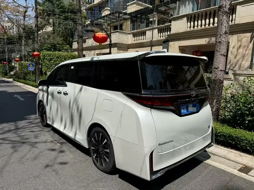 Toyota Vellfire — фото 6