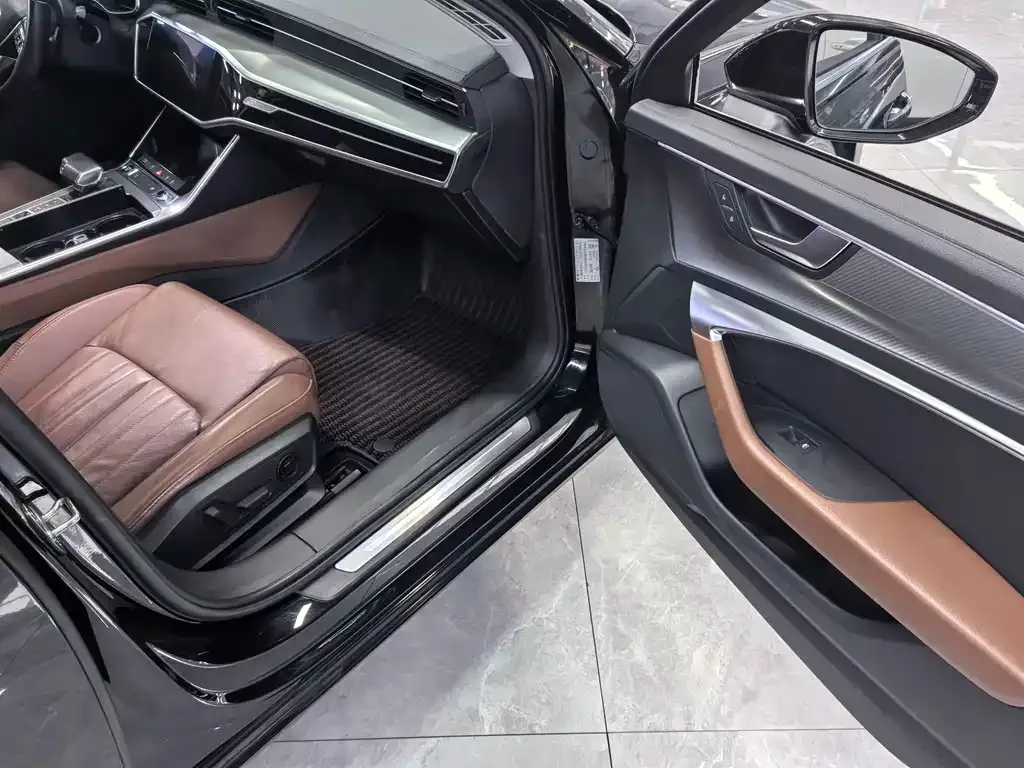 Audi A6L 2021 из CN, фото 9