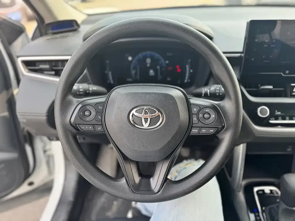 Toyota Corolla Cross 2024 из CN, фото 8