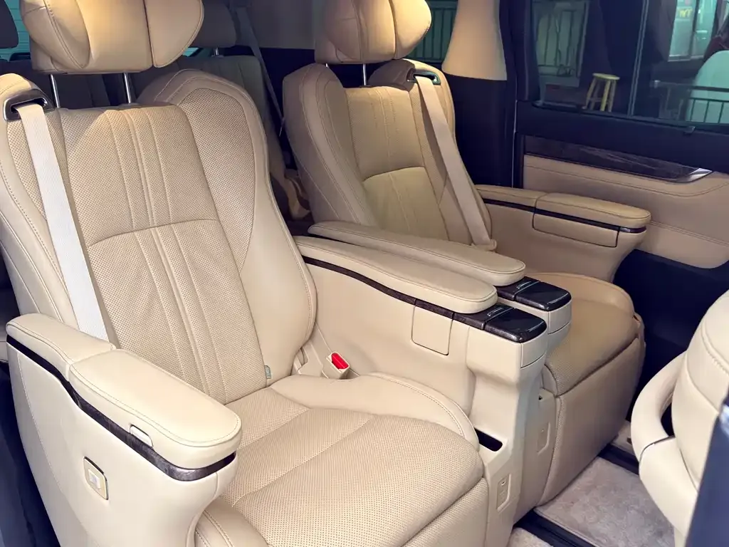 Toyota Alphard 2021 из CN, фото 2