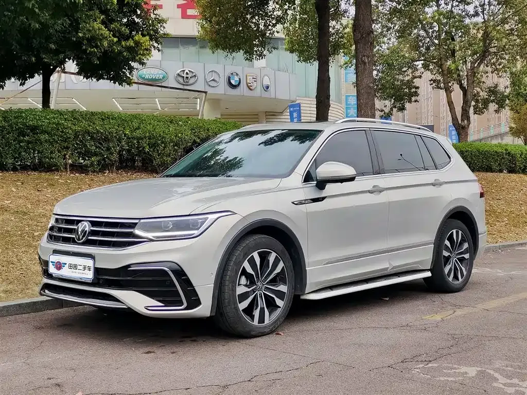 Volkswagen Tiguan L — фото 1