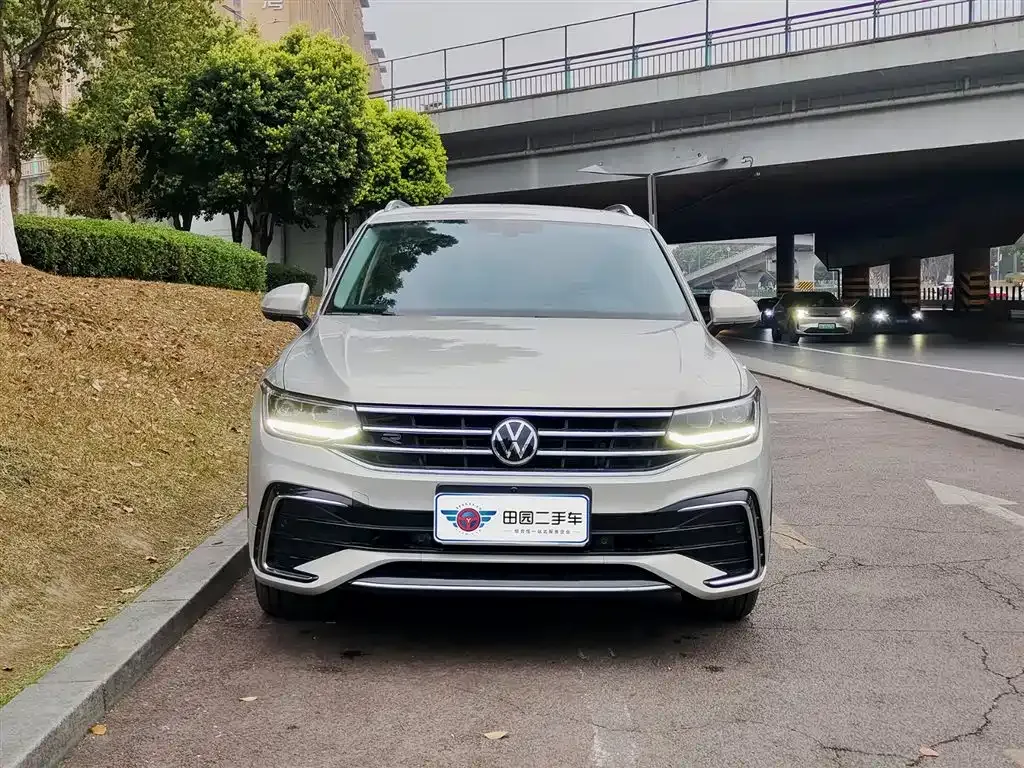 Volkswagen Tiguan L — фото 9
