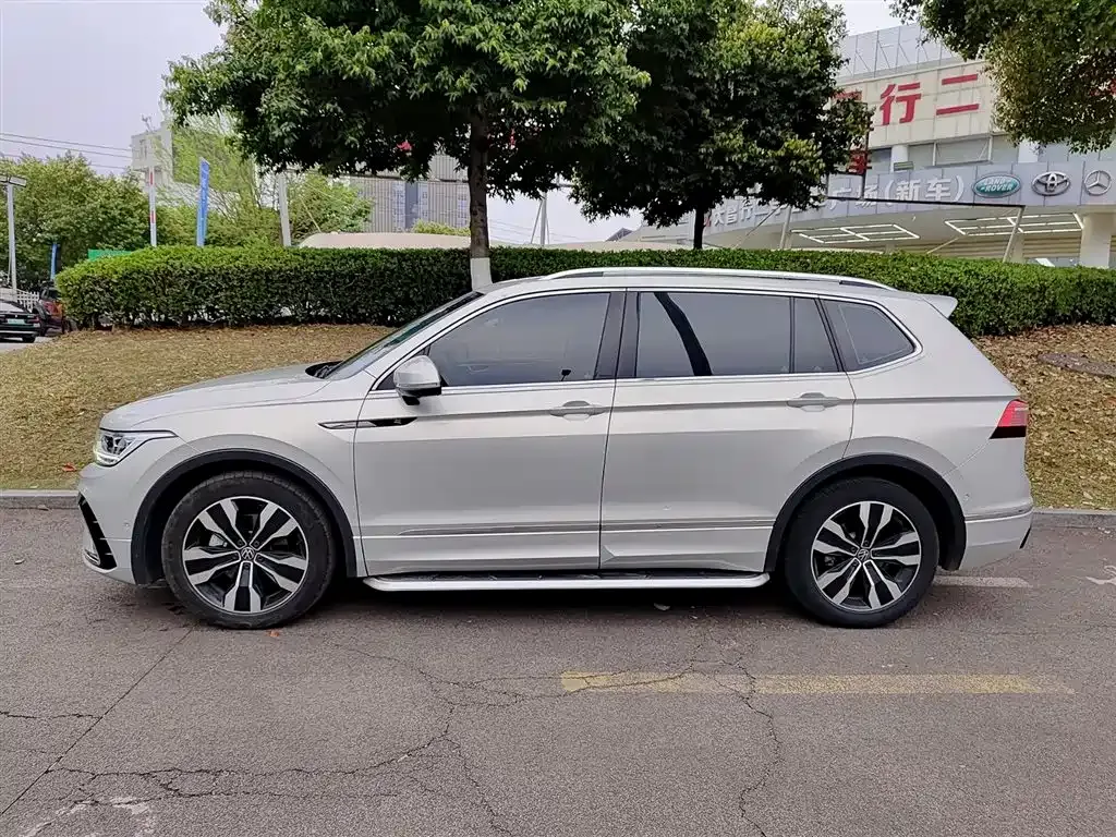 Volkswagen Tiguan L — фото 4