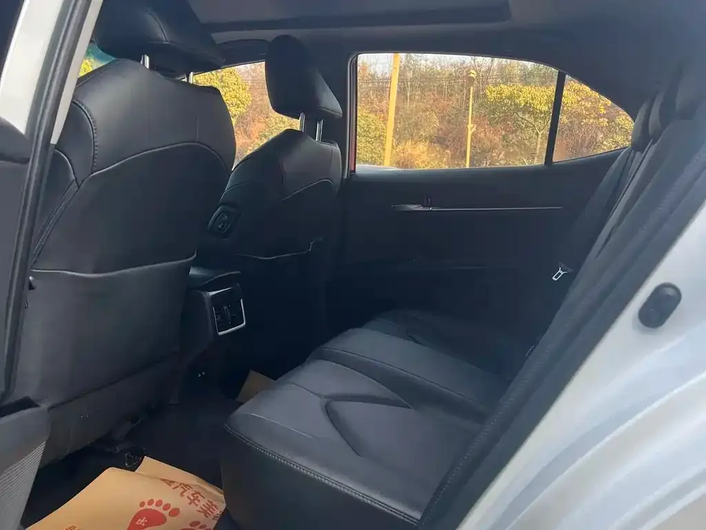 Toyota Camry 2022 из CN, фото 2