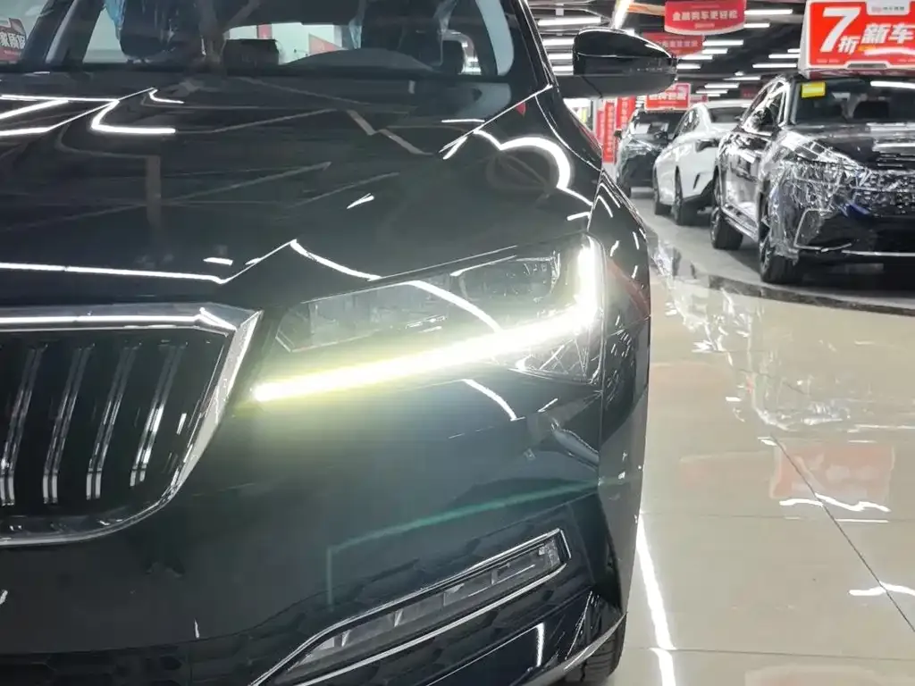 Skoda Superb — фото 4