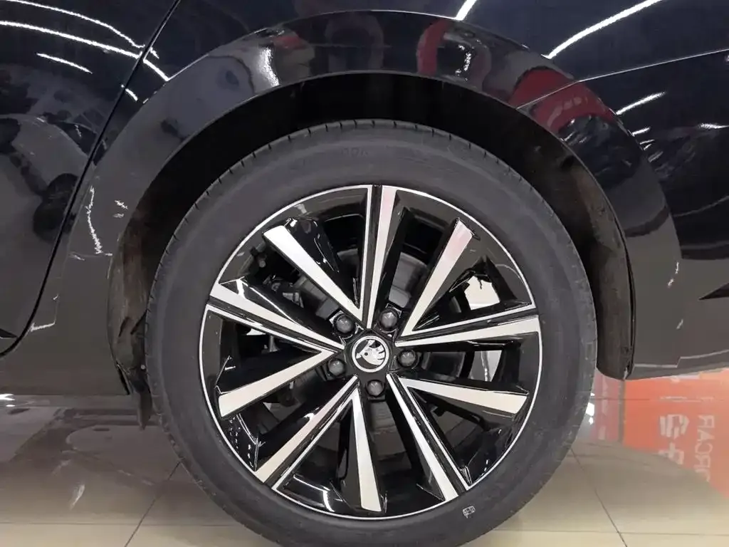 Skoda Superb — фото 10