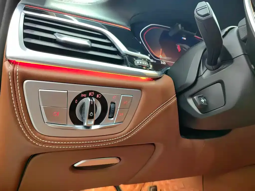 BMW 7 Series 2021 из CN, фото 4