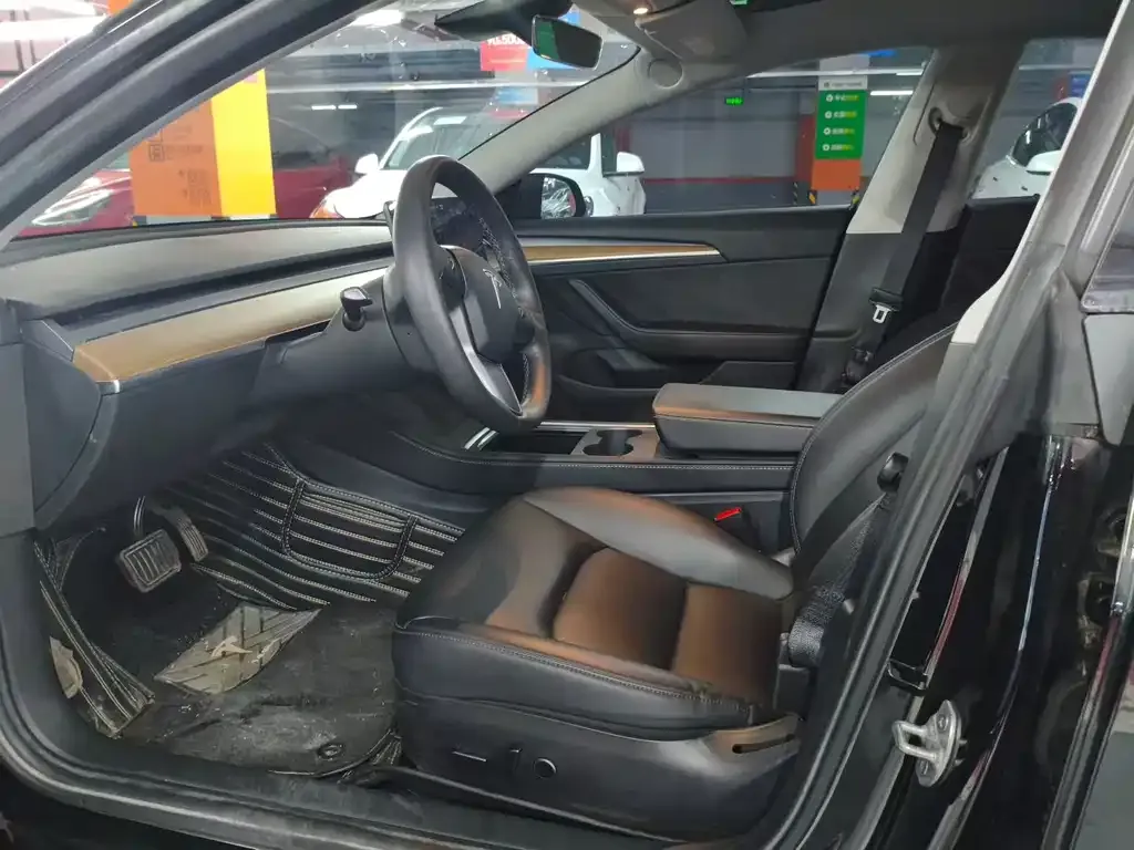 Tesla Model 3 — фото 4