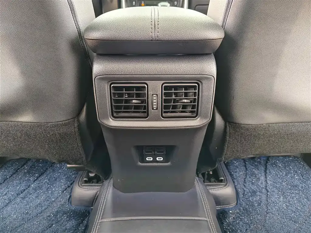 Toyota RAV4 — фото 7