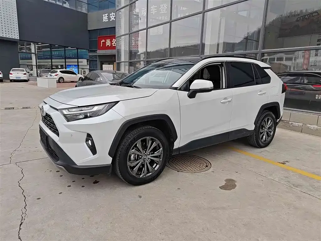 Toyota RAV4 — фото 4