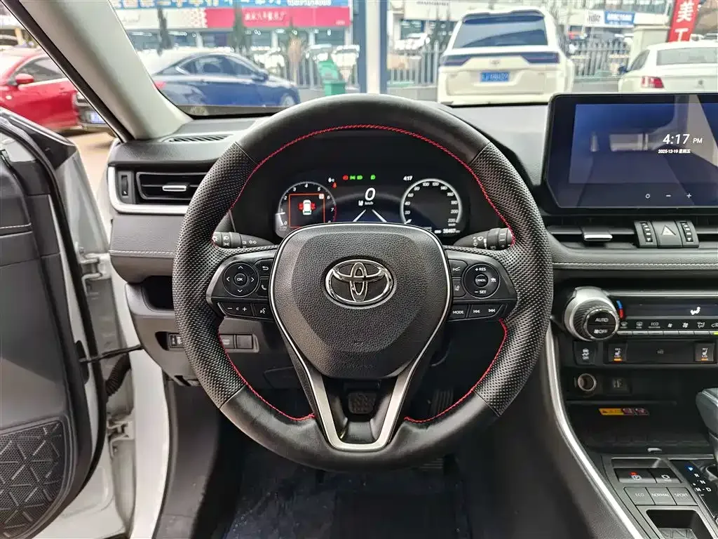 Toyota RAV4 — фото 10