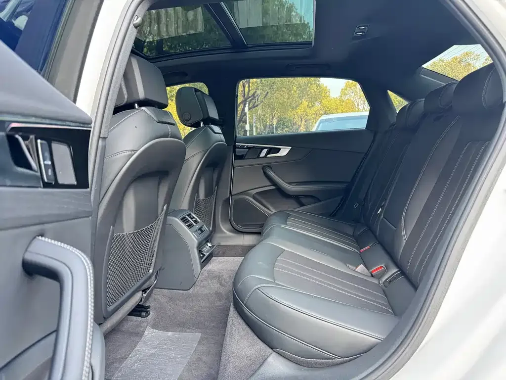 Audi A4L 2024 из CN, фото 4