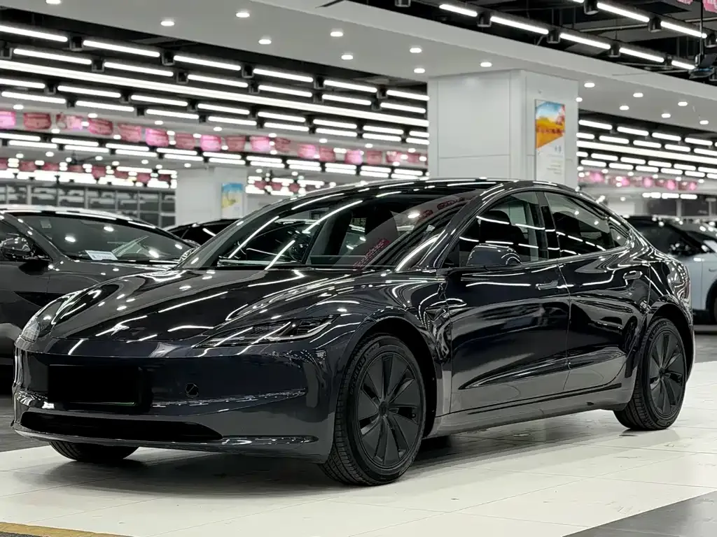 Tesla Model 3 — фото 1
