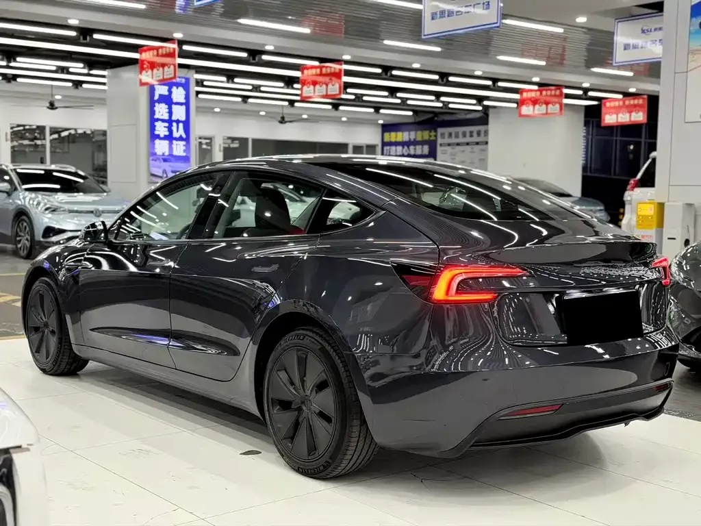 Tesla Model 3 — фото 6