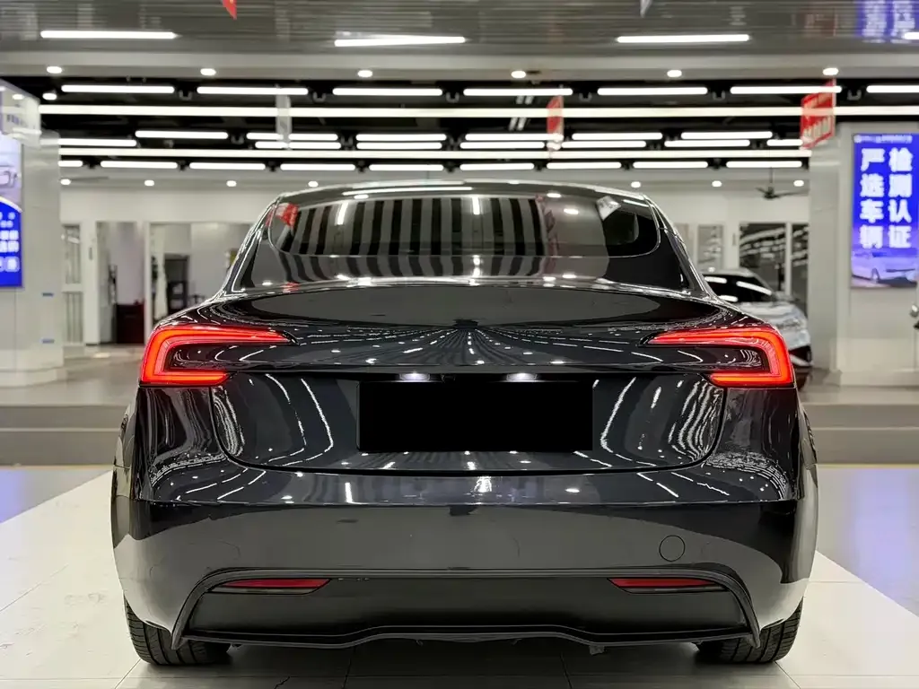 Tesla Model 3 — фото 4