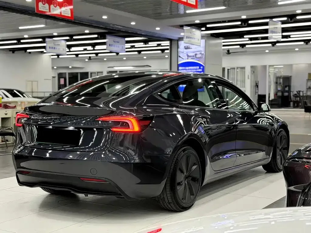 Tesla Model 3 — фото 8